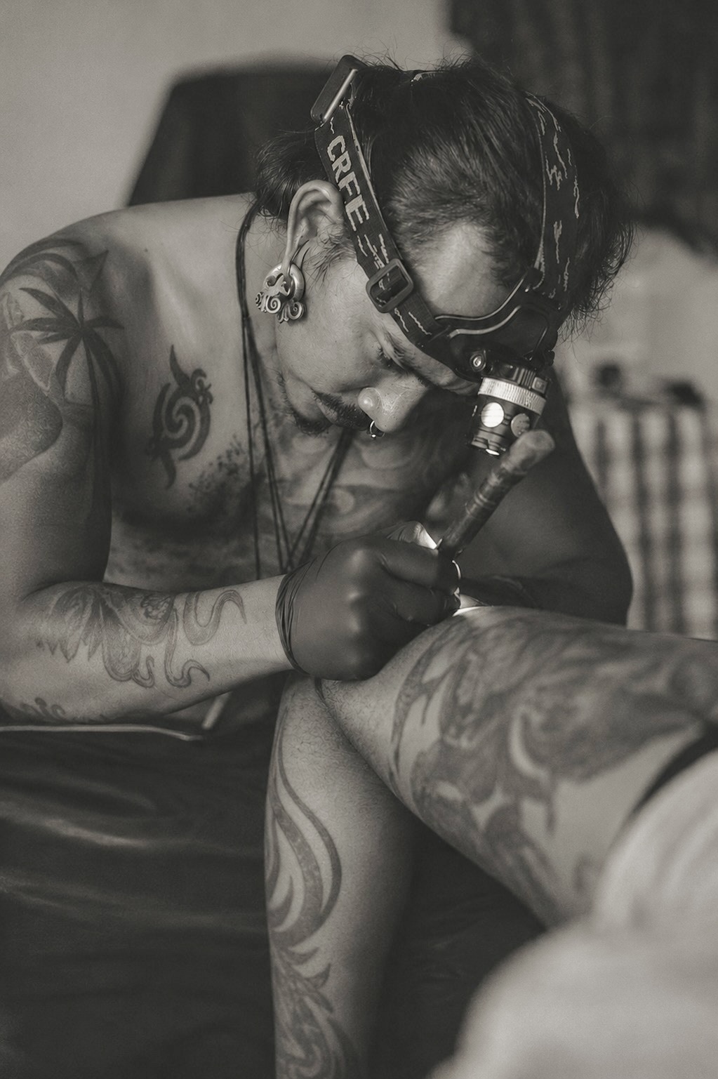 The Art of the Human Touch: Why Handpoke is the Choice for Elite Collectors